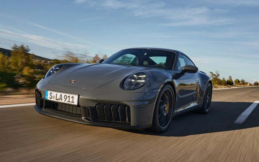 rent porsche dubai