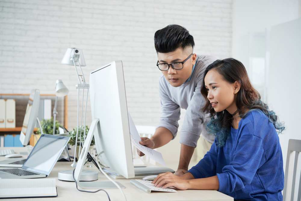 Two Malaysian SEO expert doing SEO (illustration)