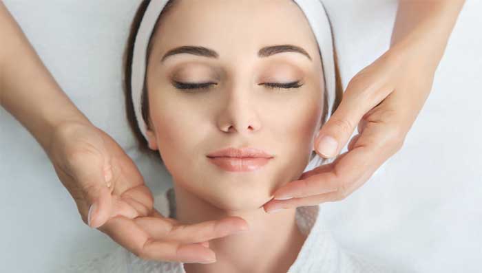 Deep Cleansing Facial with Extraction in Dubai