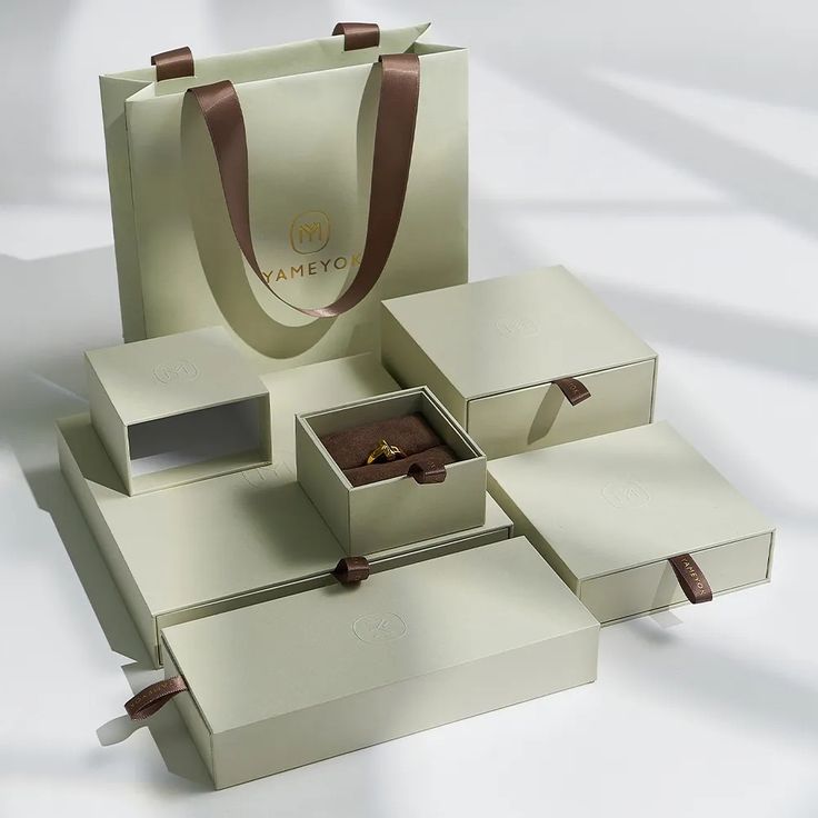Why Choose Local Gift Box Manufacturers in Los Angeles for Your Business