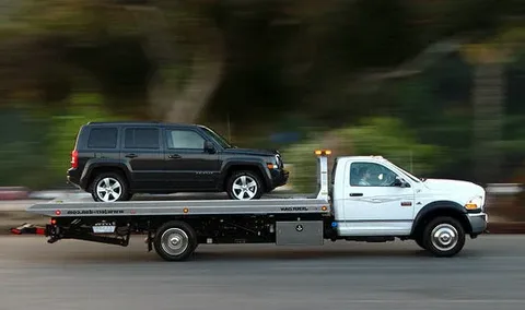 Long-distance towing service in Circleville, UT transporting a car safely