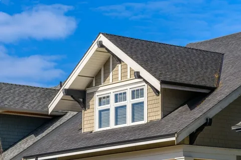 Home with energy-efficient shingle roofing in Tucson, AZ