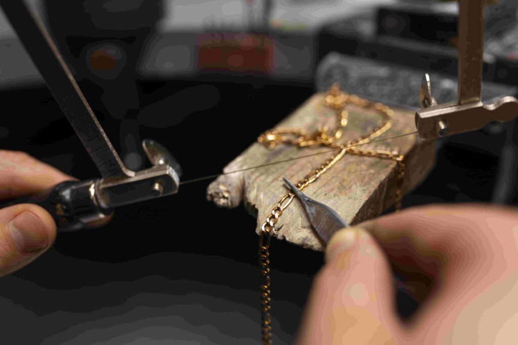 selling jewellery at auction