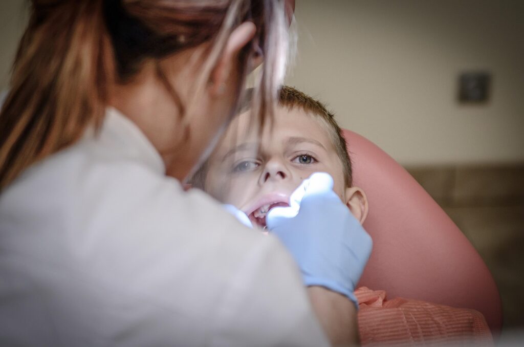 dentist, ache, drill, to treat, nfz, armchair, suffering, anesthesia, sealing, dentist, dentist, dentist, dentist, dentist-428647.jpg