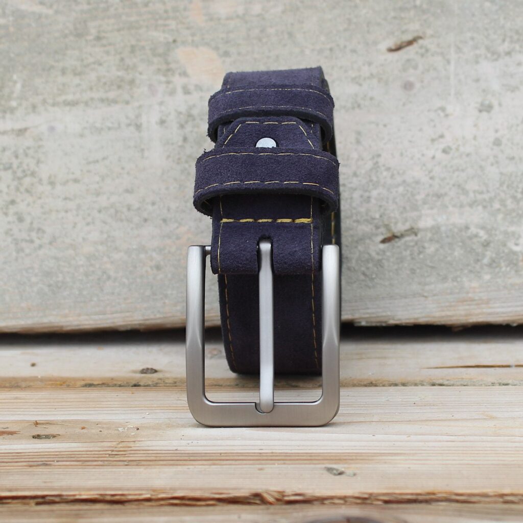 Как да изберете кожен аксесоар, който излъчва класа и издържа с години