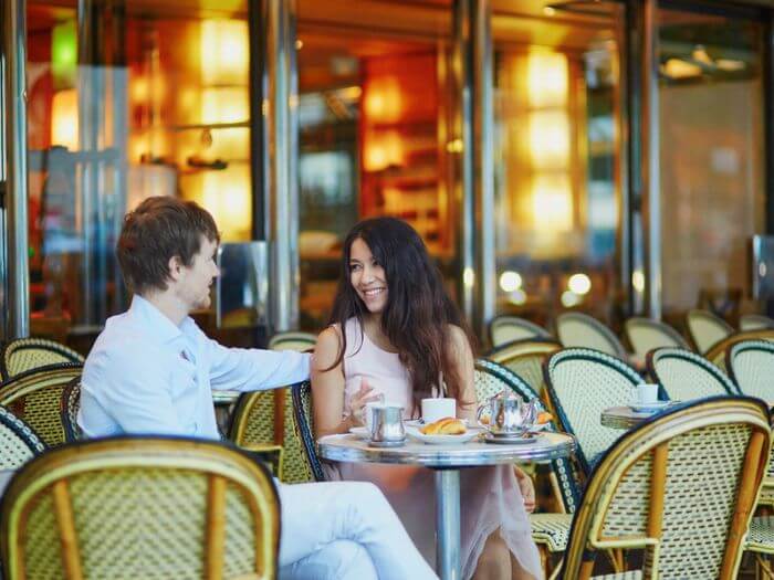 A Guide to Relaxing Evenings in a French Café