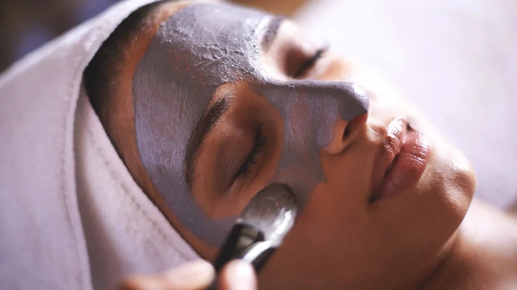 Fighting Adult Acne With Deep Cleansing Facial with Extraction