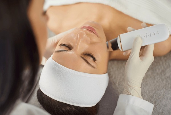 How Deep Cleansing Facial with Extraction Improves Skin Health