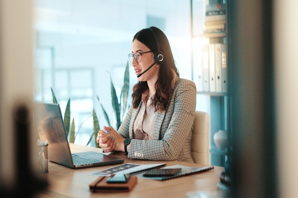 What Tasks Can a Bilingual Virtual Assistant Handle?